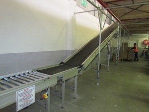 Incline Decline Slider Belt Conveyor